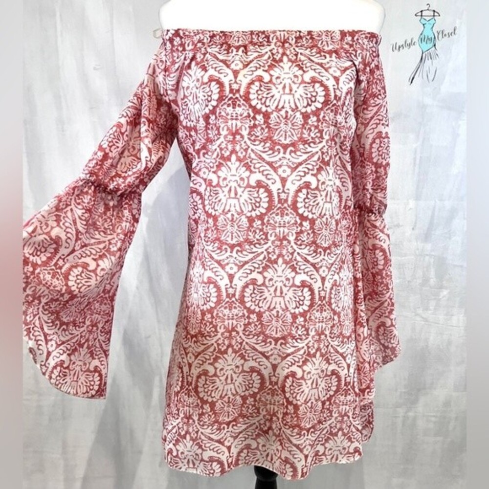 Boutique blush print on or off shoulder long bell sleeve dress size small